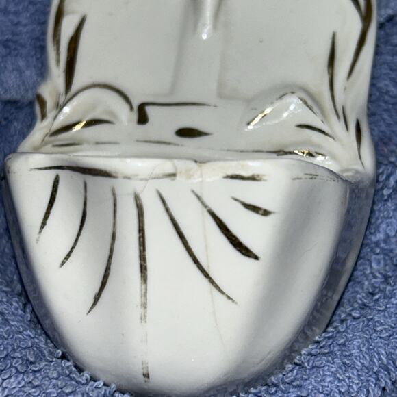 VTG Holy Water Font White Bisque Porcelain Hand Paint, Gold Trim 8". crucifix - Picture 7 of 7